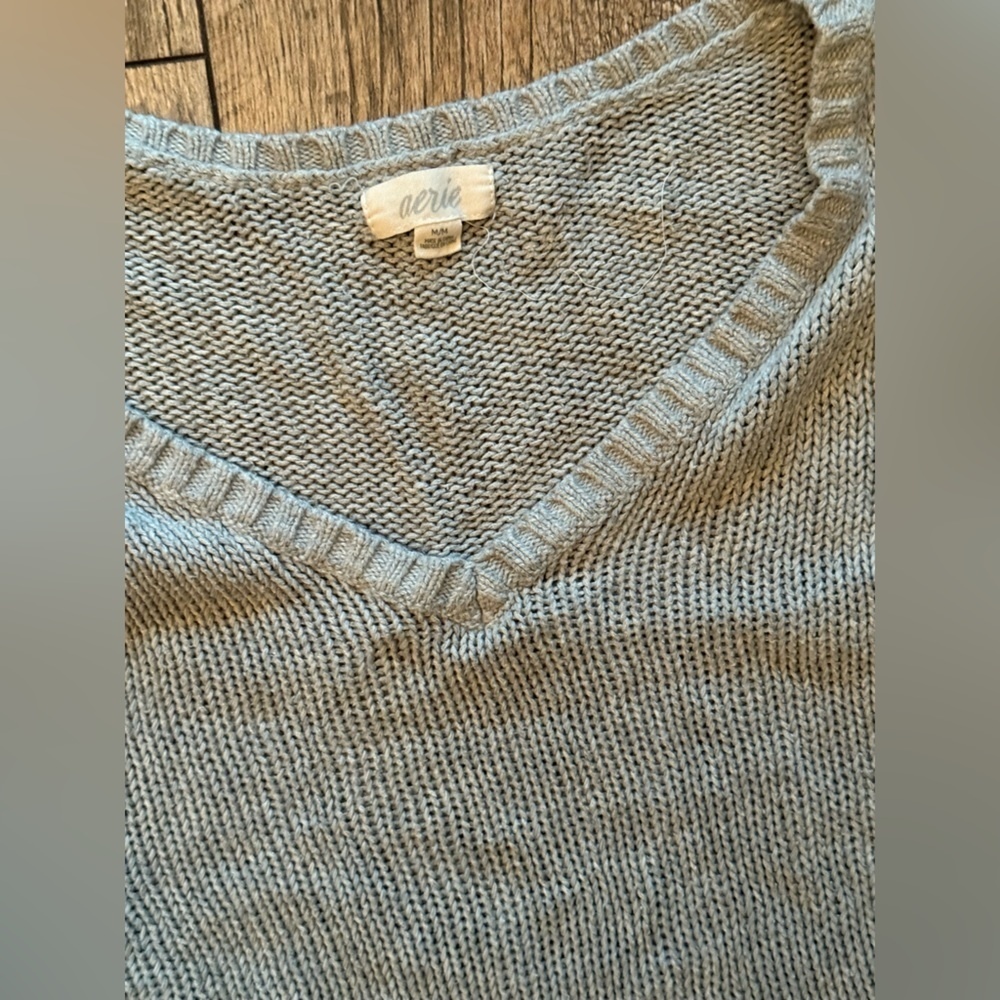 Aerie Women's Gray V-Neck‎ Sweater